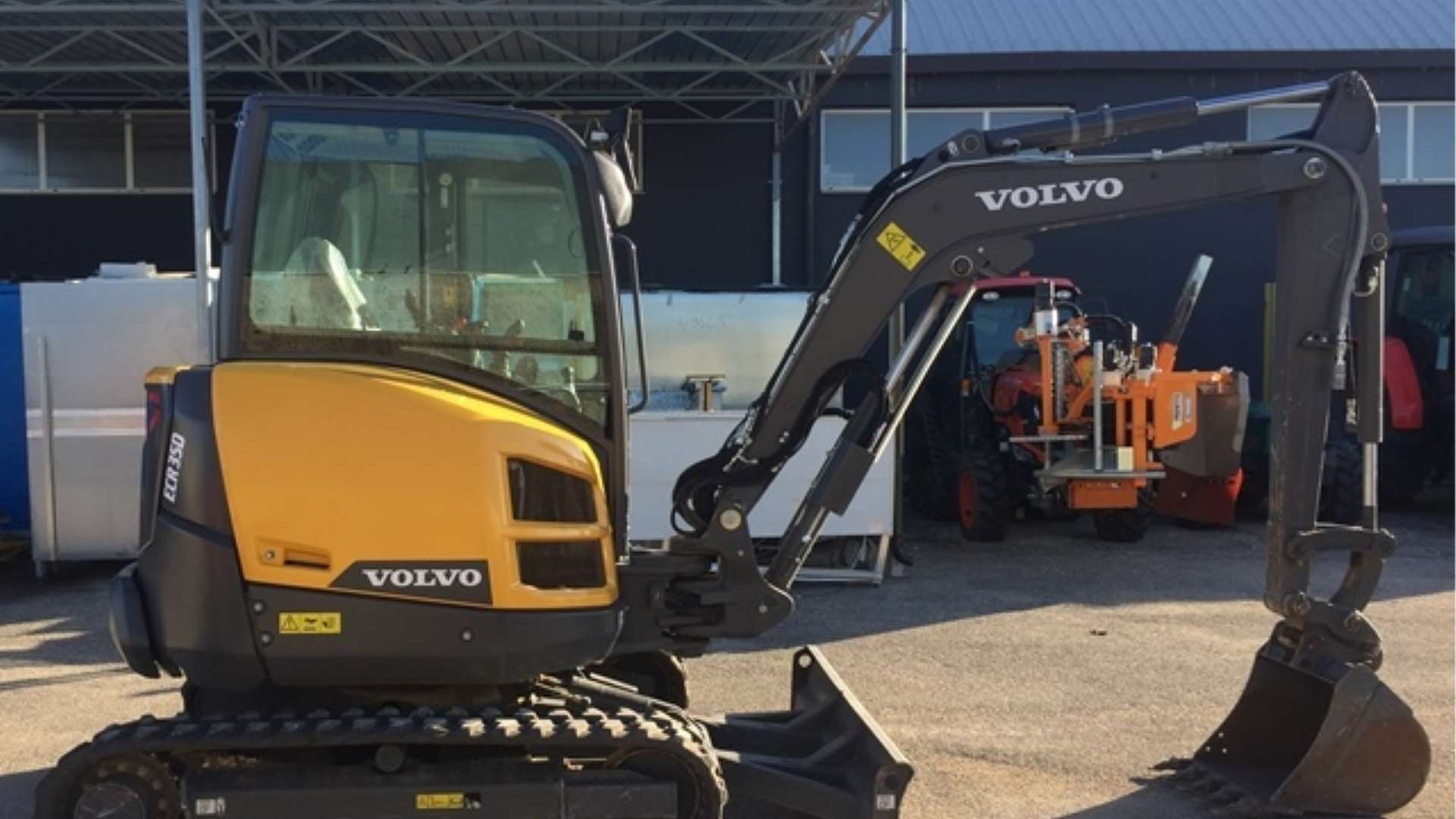 Excavadora Volvo año 2020.